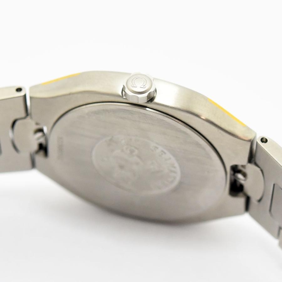 VINTAGE WATCHES FASHIONのオメガ シーマスター ポラリス、ステンレス製ケースバックとリューズのクローズアップ