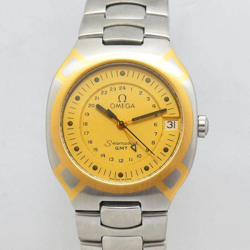 VINTAGE WATCHES FASHION オメガ シーマスター GMT 自動巻き腕時計。鮮やかなイエローの文字盤、ゴールドのアクセント、ステンレススチール製ブレスレット。