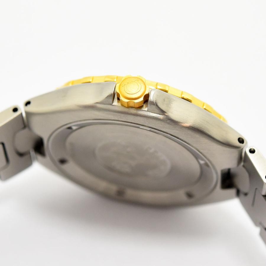VINTAGE WATCHES FASHIONのオメガ シーマスター プロフェッショナル、ゴールドのリュウズとステンレススチールケースの側面