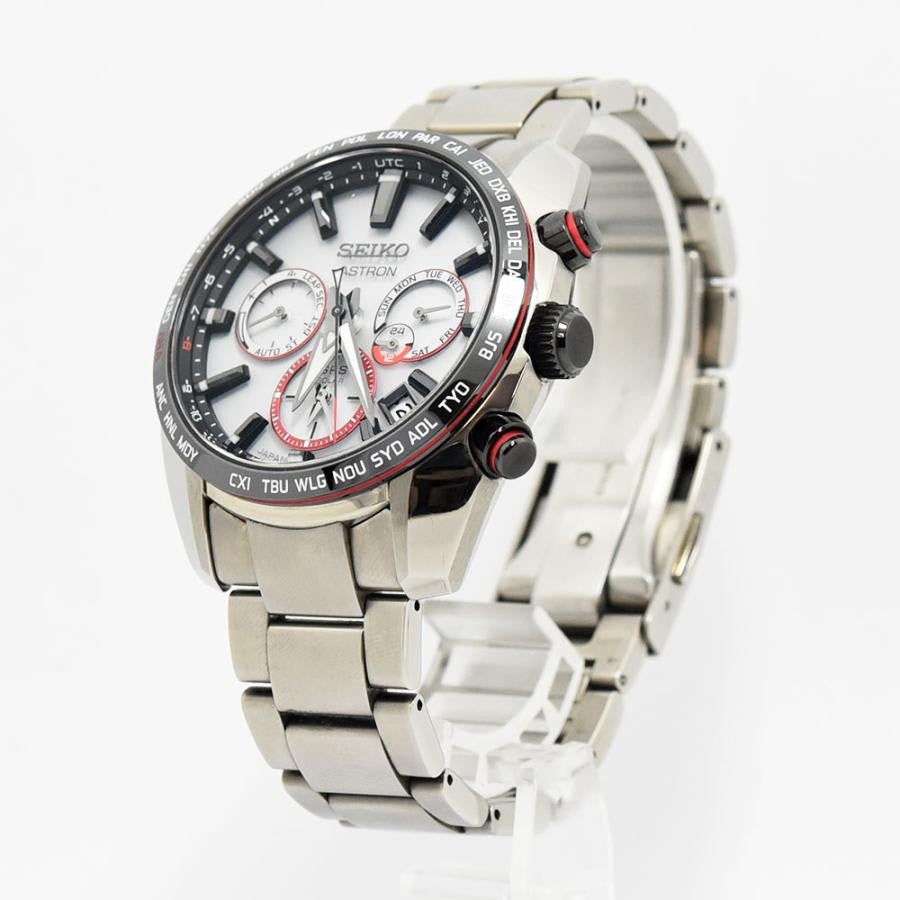 VINTAGE WATCHES FASHION セイコーアストロン ソーラークロノグラフウォッチ。ホワイト文字盤、ステンレススチール製、レッドアクセント。