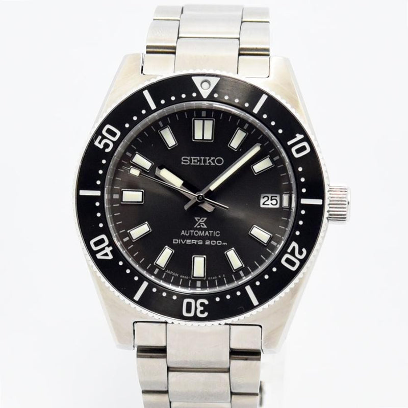 VINTAGE WATCHES FASHIONのセイコー自動巻きダイバーズウォッチ。ダークグレーの文字盤、回転ベゼル、ステンレススチール製ブレスレット。