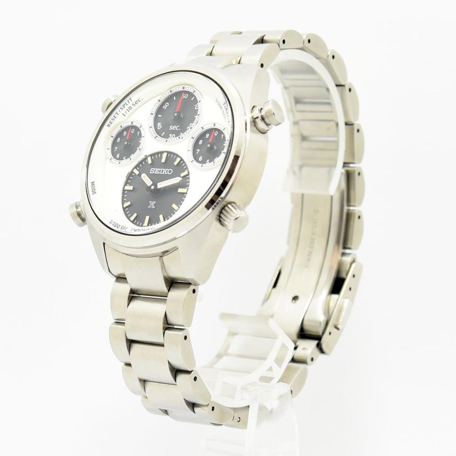 VINTAGE WATCHES FASHIONのセイコー クロノグラフウォッチ。ステンレススチール製。ホワイトの文字盤にブラックのインダイヤルとレッドの針。1/100秒計測可能。