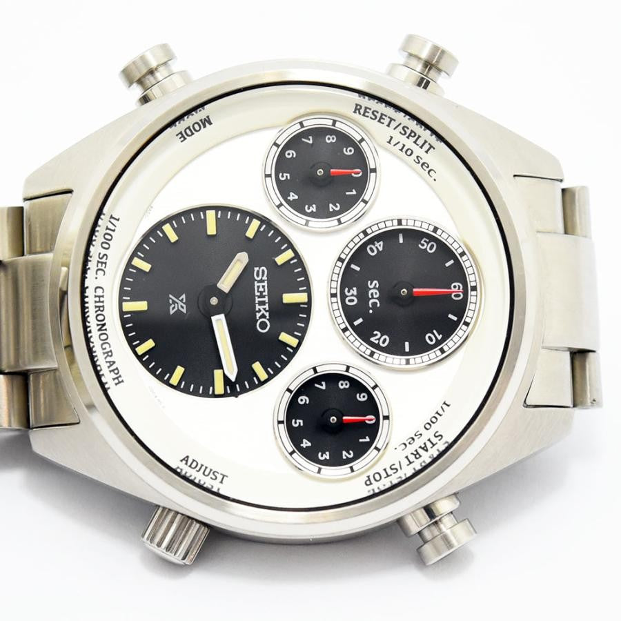VINTAGE WATCHES FASHIONのセイコー クロノグラフ腕時計。ホワイト文字盤、ブラックインダイヤル、レッド針、ステンレススチール製。1/100秒計測可能。